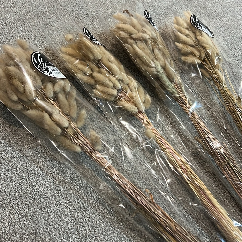 Bunny tails, natural, in original package. - Picture 3 of 4